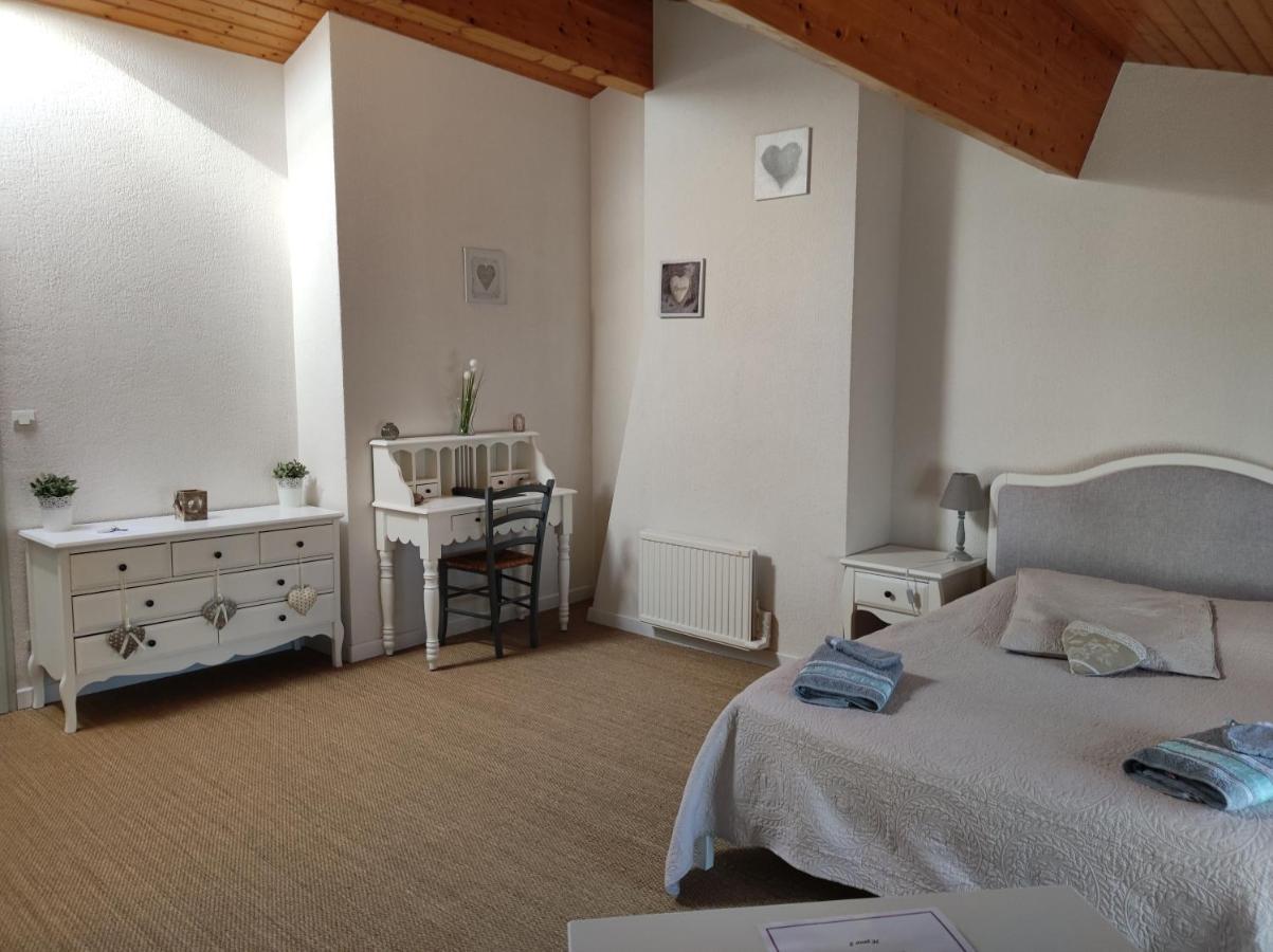 Les Chenets Bed & Breakfast Chenay  Luaran gambar