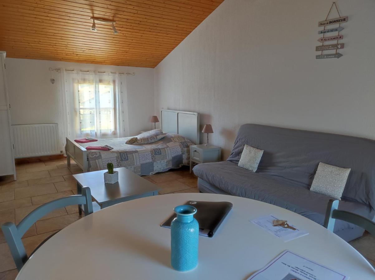 Les Chenets Bed & Breakfast Chenay  Luaran gambar