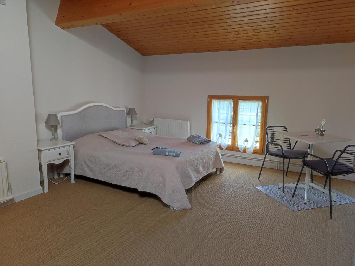 Les Chenets Bed & Breakfast Chenay  Luaran gambar