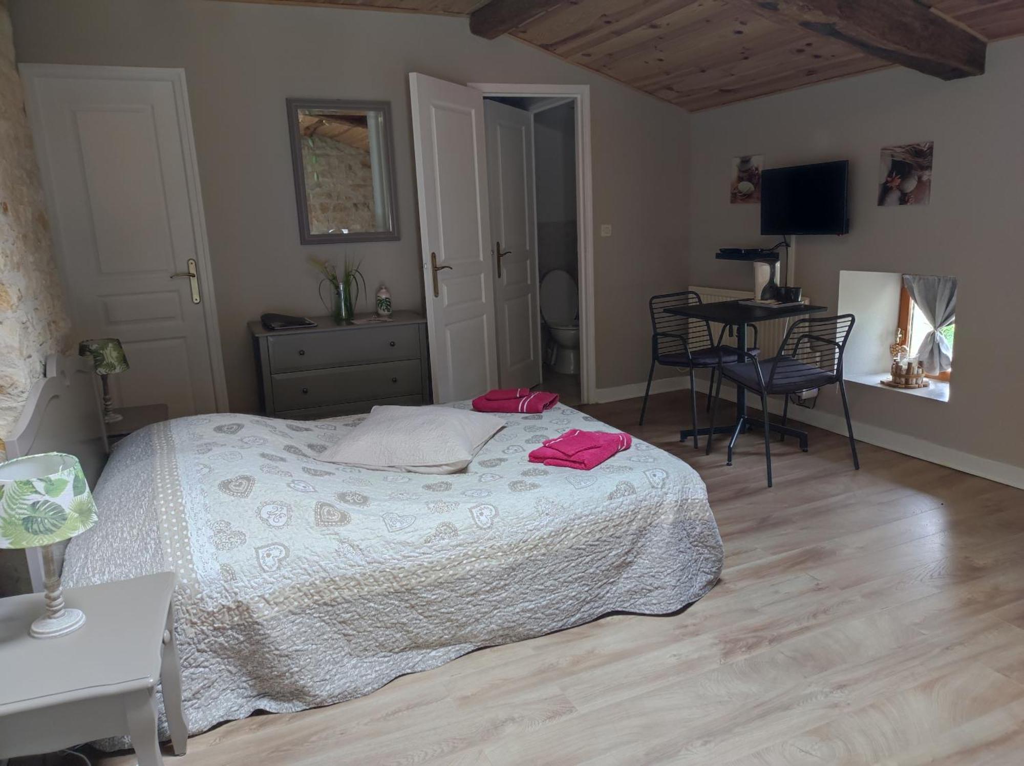 Les Chenets Bed & Breakfast Chenay  Luaran gambar