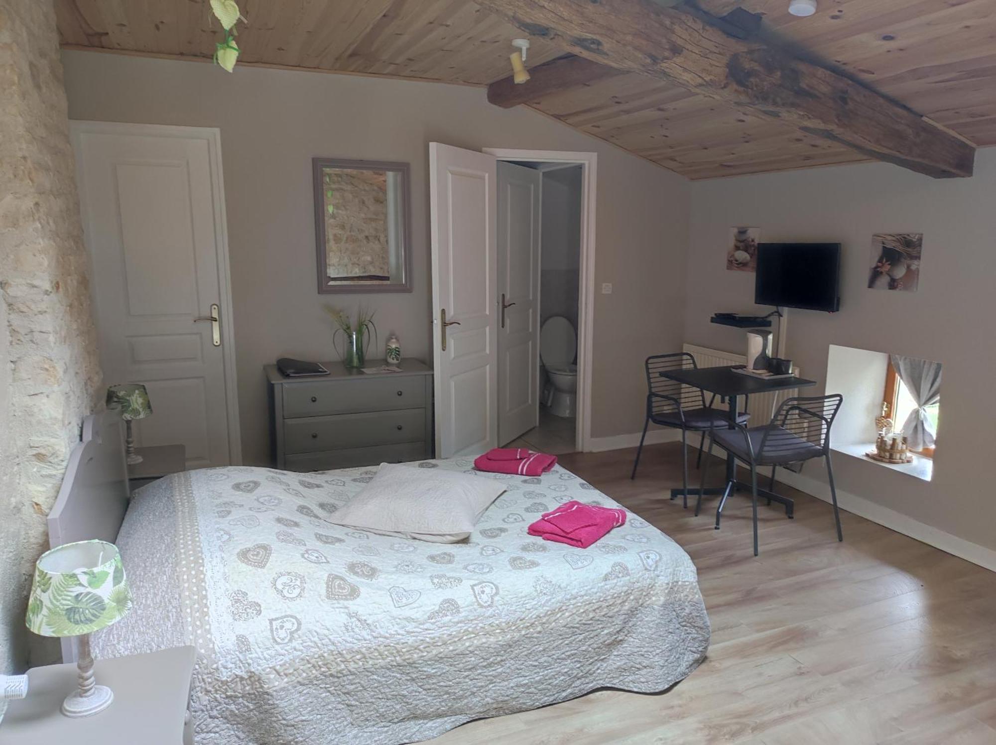 Les Chenets Bed & Breakfast Chenay  Luaran gambar